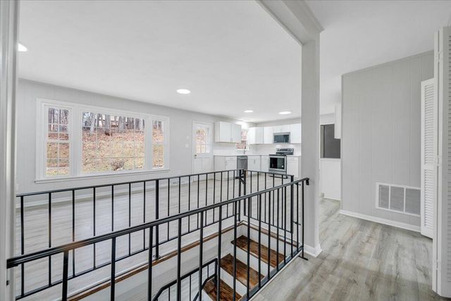 4121 White Dove LN, Roanoke, VA 24018