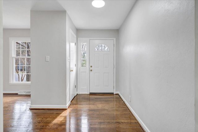 4121 White Dove LN, Roanoke, VA 24018