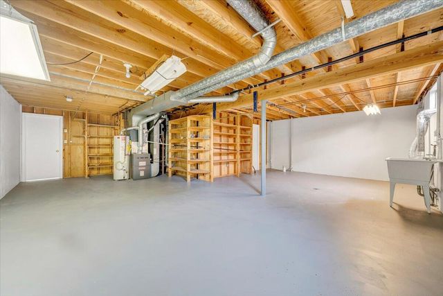 4121 White Dove LN, Roanoke, VA 24018