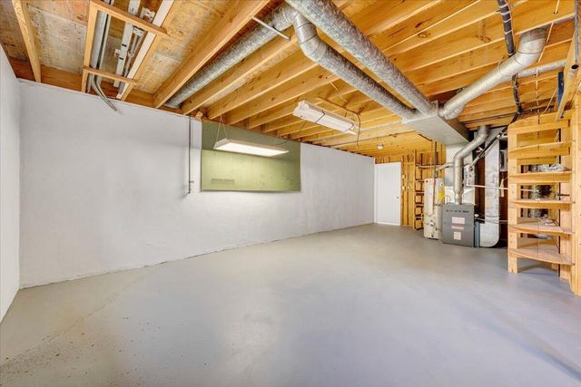 4121 White Dove LN, Roanoke, VA 24018