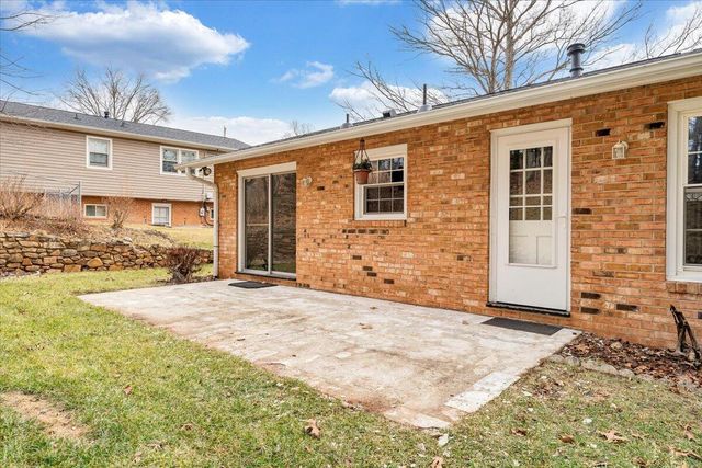 4121 White Dove LN, Roanoke, VA 24018