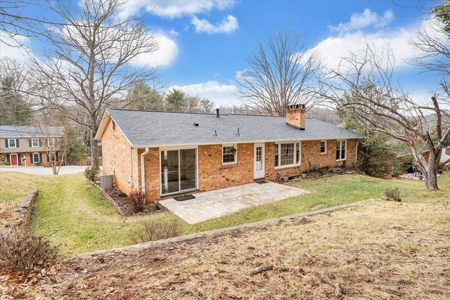 4121 White Dove LN, Roanoke, VA 24018