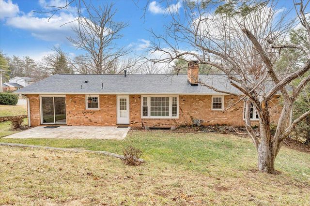 4121 White Dove LN, Roanoke, VA 24018