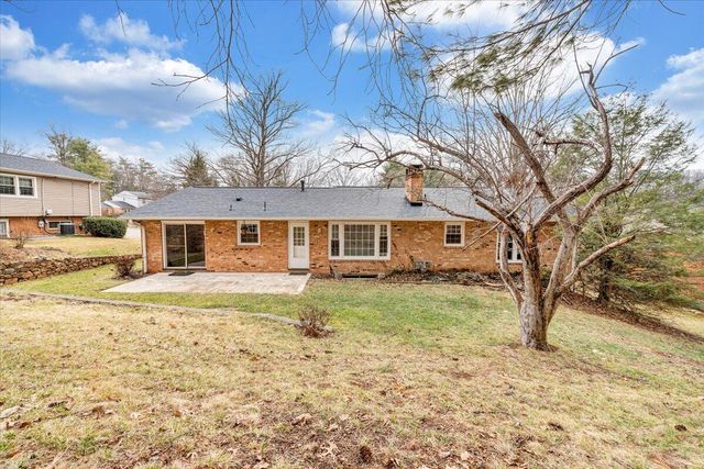 4121 White Dove LN, Roanoke, VA 24018