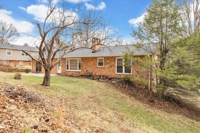 4121 White Dove LN, Roanoke, VA 24018