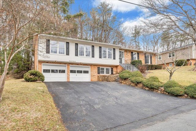 4121 White Dove LN, Roanoke, VA 24018