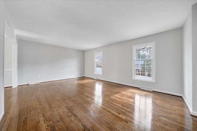 4121 White Dove LN, Roanoke, VA 24018