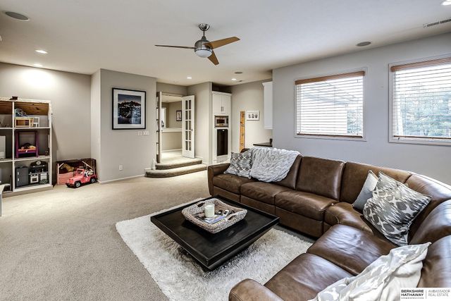 805 N 132 Avenue, Omaha, NE 68154