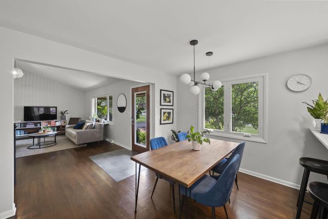 194 W New England Avenue, Columbus, OH 43085