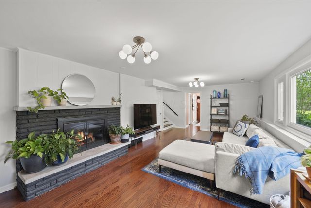 194 W New England Avenue, Columbus, OH 43085