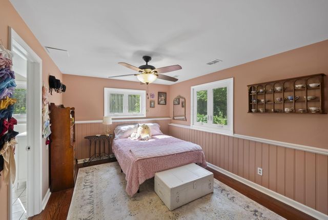 194 W New England Avenue, Columbus, OH 43085