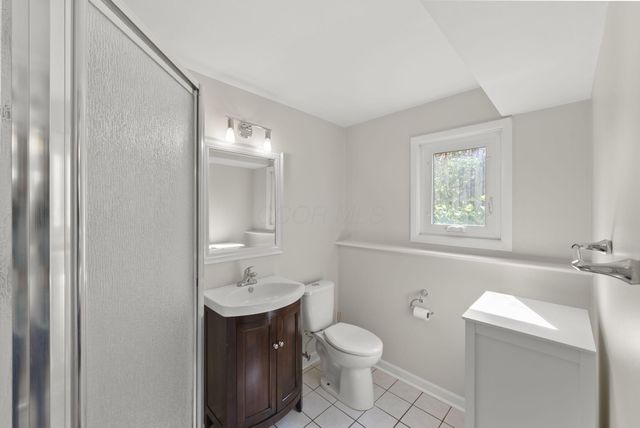 194 W New England Avenue, Columbus, OH 43085