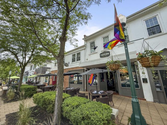 194 W New England Avenue, Columbus, OH 43085