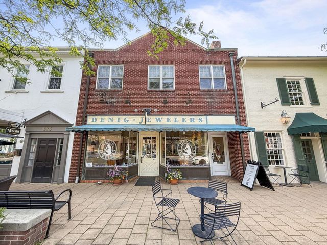 194 W New England Avenue, Columbus, OH 43085