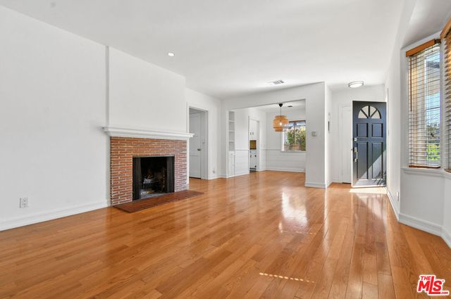 14335 Magnolia Boulevard, Sherman Oaks, CA 91423