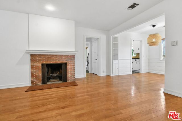 14335 Magnolia Boulevard, Sherman Oaks, CA 91423
