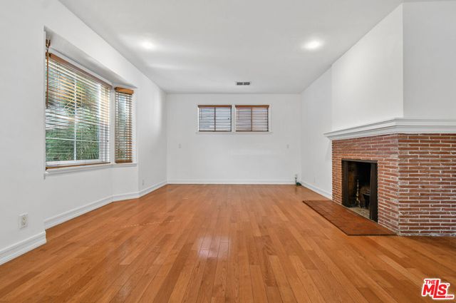 14335 Magnolia Boulevard, Sherman Oaks, CA 91423