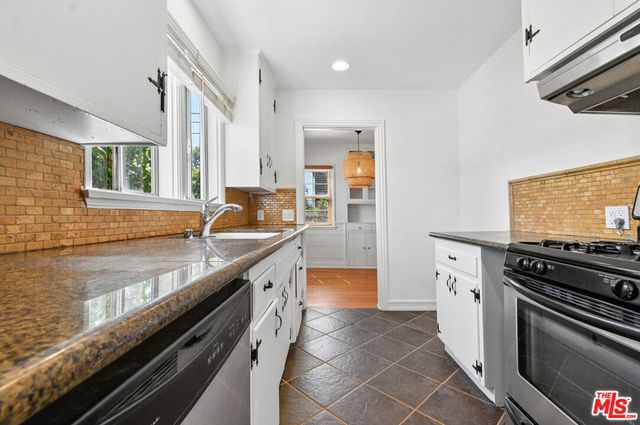 14335 Magnolia Boulevard, Sherman Oaks, CA 91423