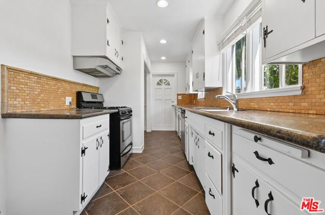 14335 Magnolia Boulevard, Sherman Oaks, CA 91423