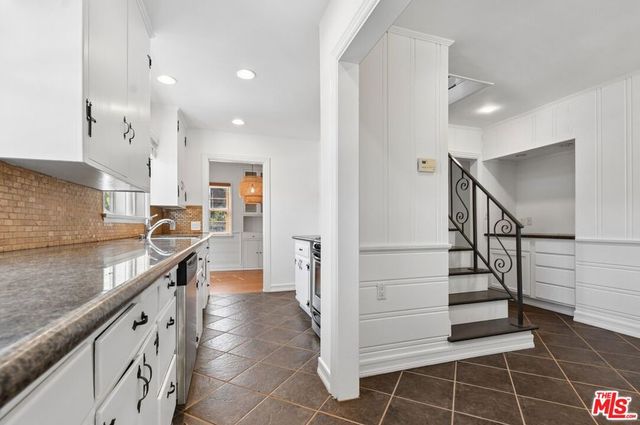 14335 Magnolia Boulevard, Sherman Oaks, CA 91423