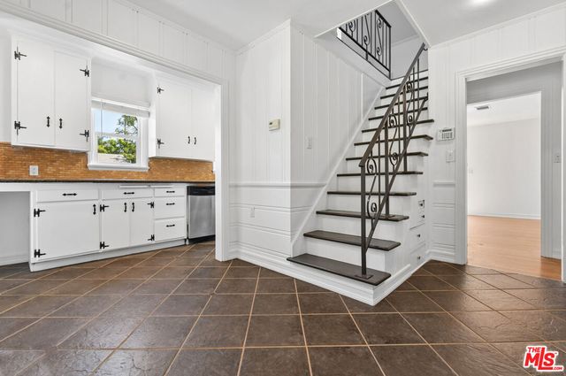 14335 Magnolia Boulevard, Sherman Oaks, CA 91423