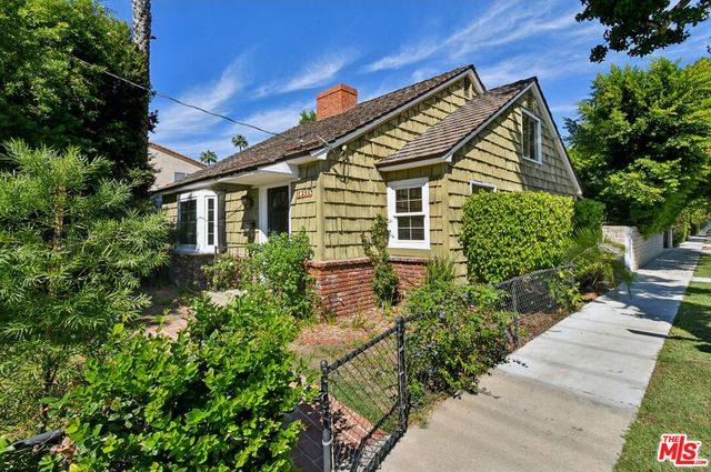 14335 Magnolia Boulevard, Sherman Oaks, CA 91423