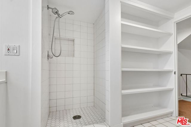 14335 Magnolia Boulevard, Sherman Oaks, CA 91423