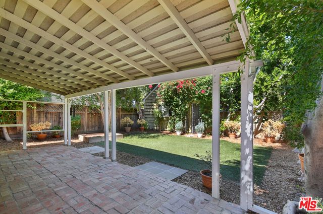 14335 Magnolia Boulevard, Sherman Oaks, CA 91423