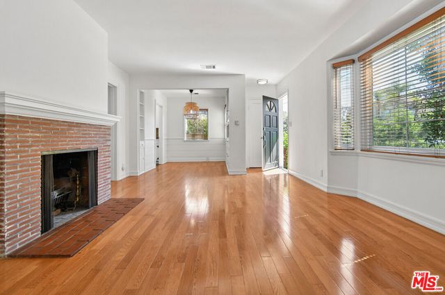 14335 Magnolia Boulevard, Sherman Oaks, CA 91423
