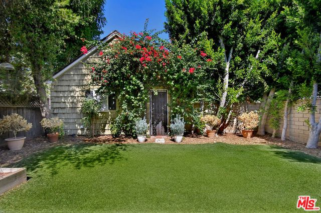 14335 Magnolia Boulevard, Sherman Oaks, CA 91423