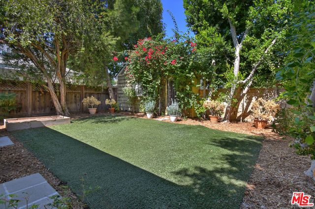 14335 Magnolia Boulevard, Sherman Oaks, CA 91423