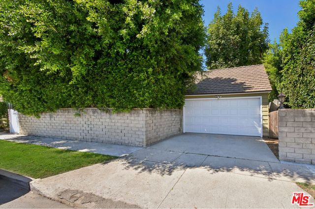 14335 Magnolia Boulevard, Sherman Oaks, CA 91423