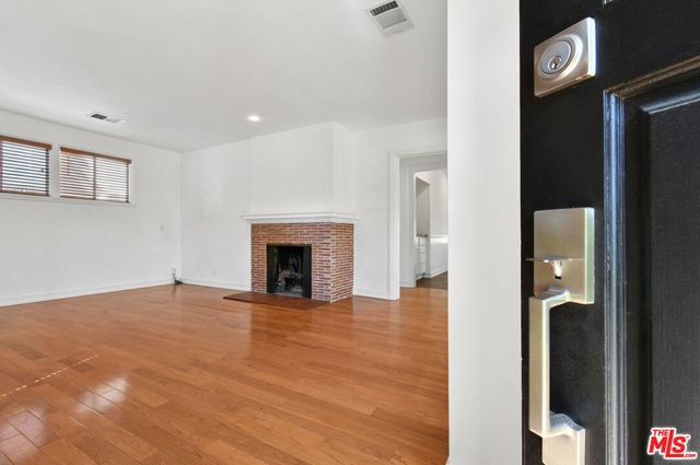 14335 Magnolia Boulevard, Sherman Oaks, CA 91423