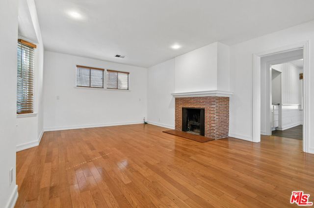 14335 Magnolia Boulevard, Sherman Oaks, CA 91423