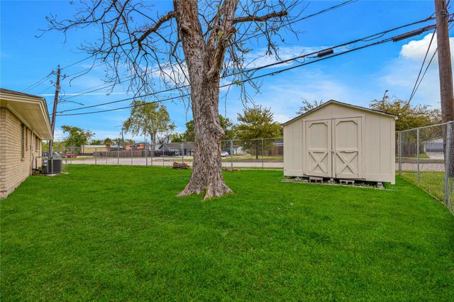 70 Annette Lane, Houston, TX 77076