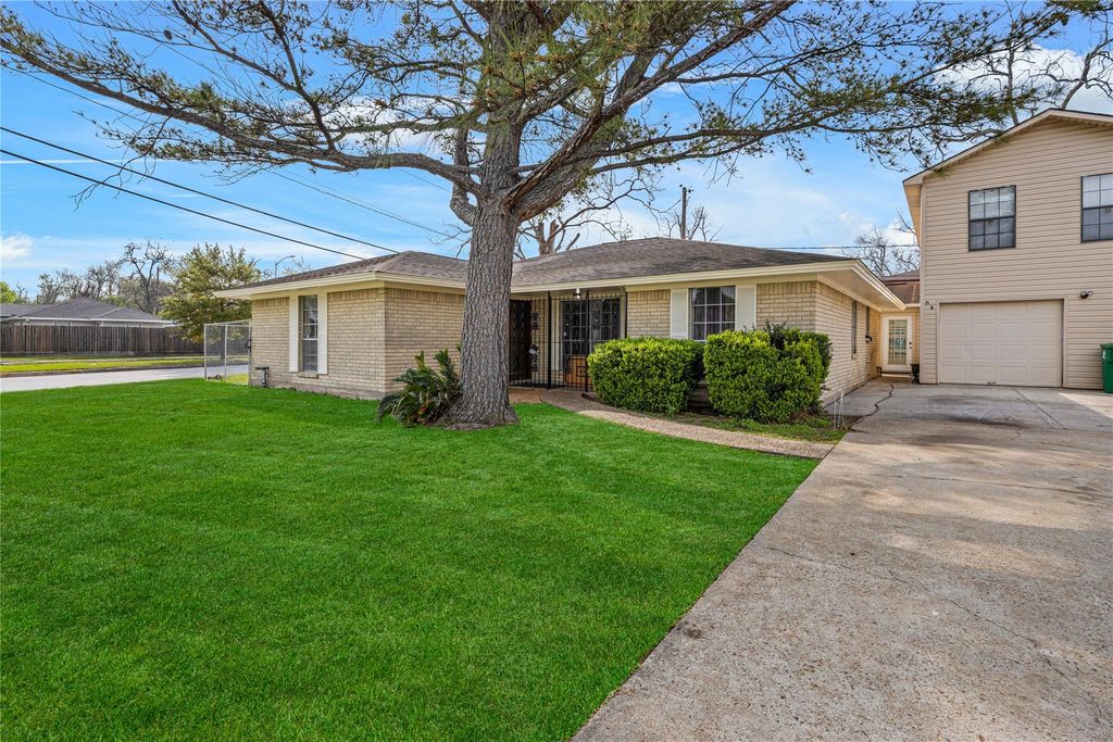 70 Annette Lane, Houston, TX 77076