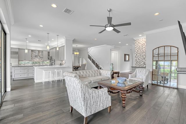 10 Kintyre Road, Palm Beach Gardens, FL 33418
