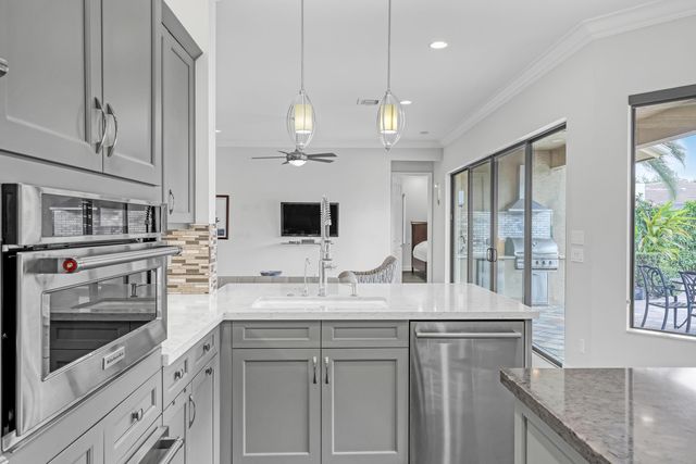 10 Kintyre Road, Palm Beach Gardens, FL 33418