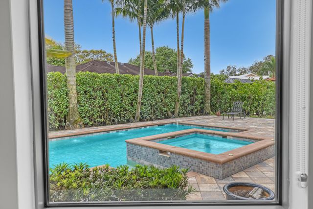 10 Kintyre Road, Palm Beach Gardens, FL 33418