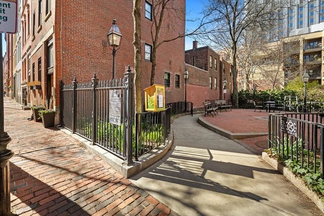 25 Phillips St PH, Boston, MA 02114
