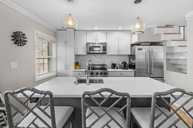 25 Phillips St PH, Boston, MA 02114