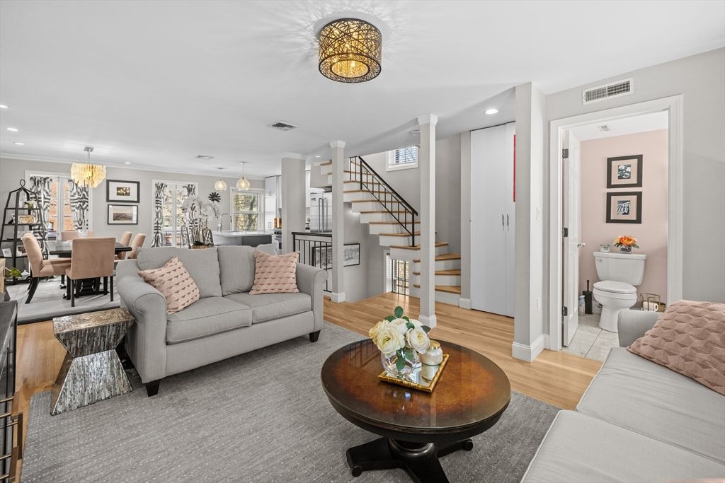 25 Phillips St PH, Boston, MA 02114