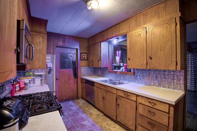 407 E Kolstad, Palestine, TX 75801