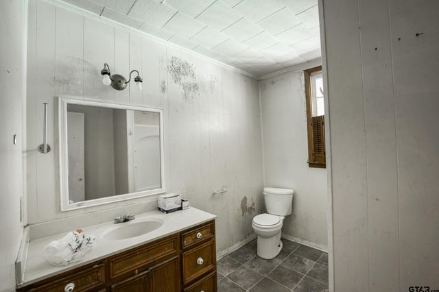 407 E Kolstad, Palestine, TX 75801