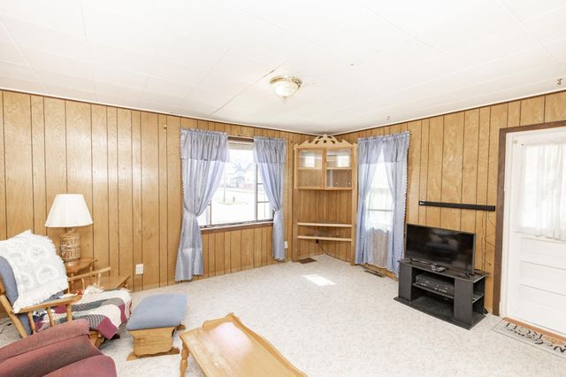 255 4th Avenue NE, Valley City, ND 58072