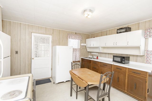 255 4th Avenue NE, Valley City, ND 58072