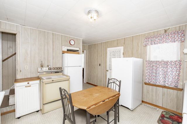 255 4th Avenue NE, Valley City, ND 58072