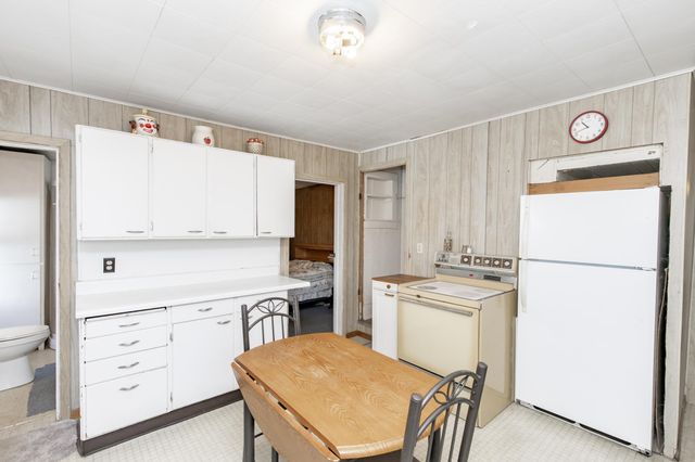 255 4th Avenue NE, Valley City, ND 58072