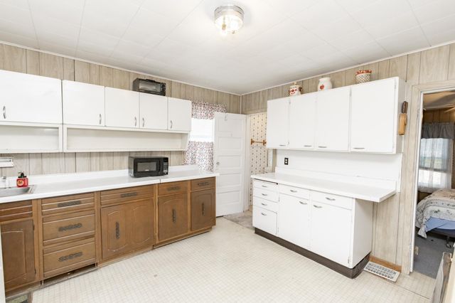 255 4th Avenue NE, Valley City, ND 58072
