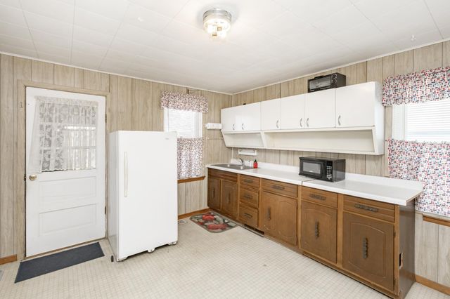 255 4th Avenue NE, Valley City, ND 58072